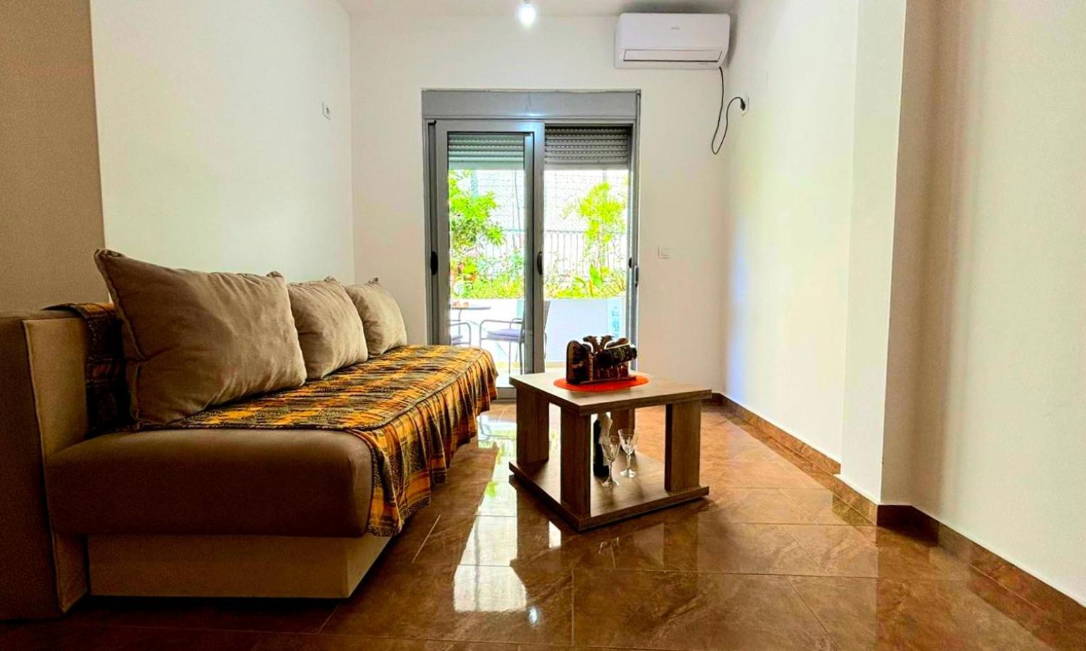 Appartamento Mala Plaza - New